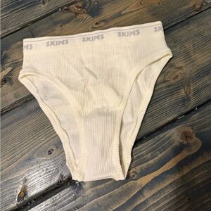 SKIMS Kim Kardashian Women’s size XXS Ribbed Bikini Pantie New With Tags!